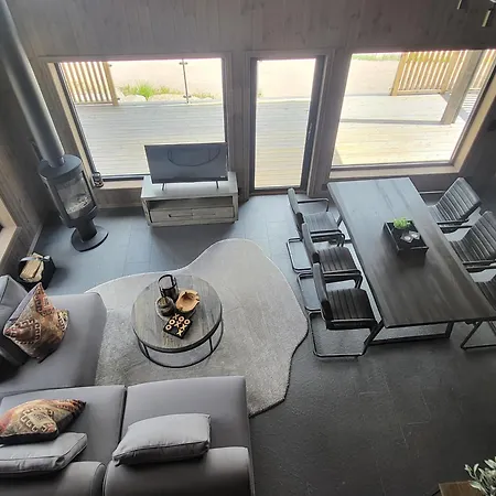 Elegant Black With Amenities In Ferienhaus *