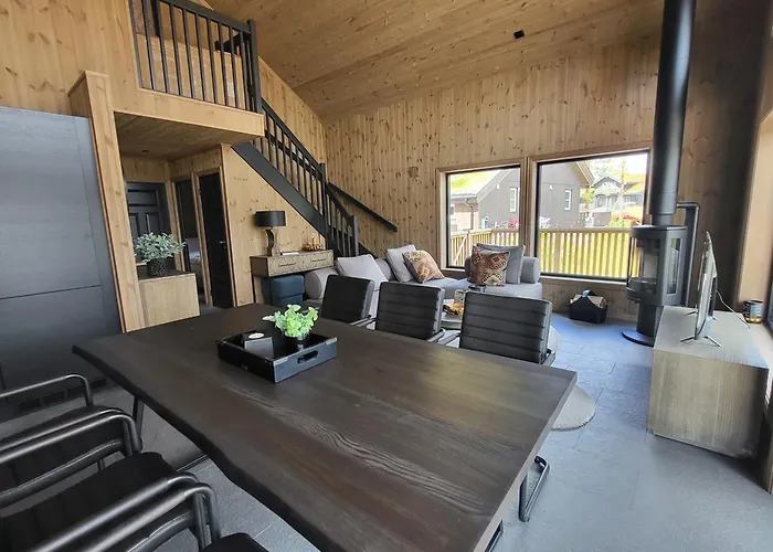 Elegant Black With Amenities In Dom wakacyjny