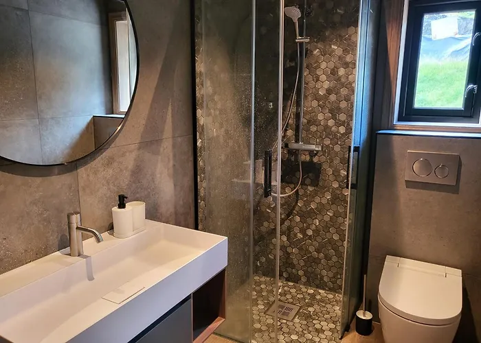 Elegant Black With Amenities In Dom wakacyjny