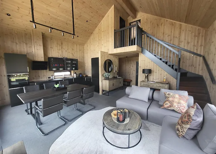 Elegant Black With Amenities In Dom wakacyjny